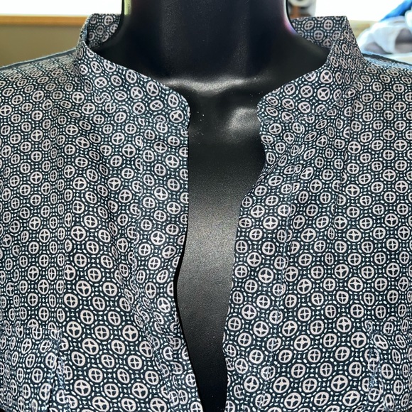 Babaton With Silk V-Neck - Picture 4 of 11